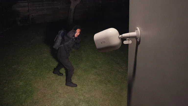 camera arlo exterieur detection cambrioleur