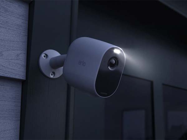 Caméra De Surveillance De Sécurité Avec Rendu 3d De L'enseigne De